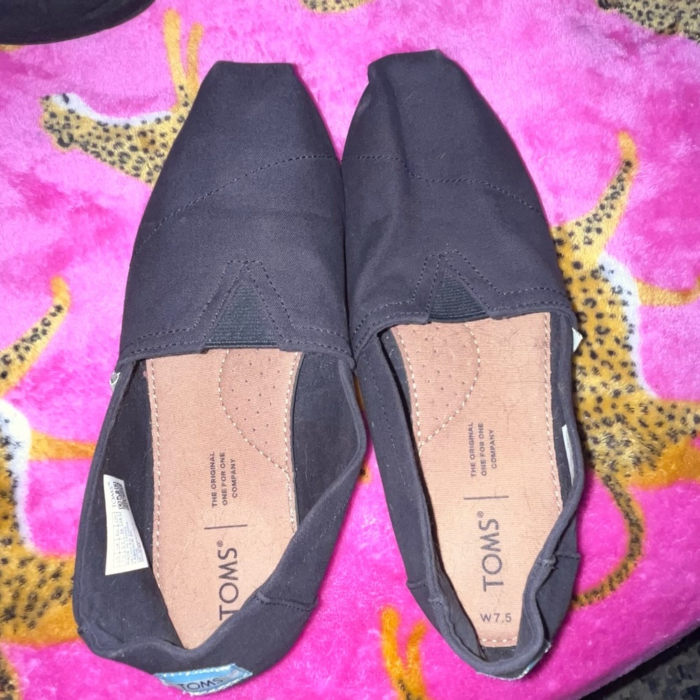 TOMS Women's Classic Black Loafers 7.5